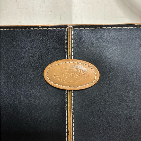 Tod’s Black Leather Shoulder Bag Adjustable Strap Tan Trim Italy - Picture 5 of 11